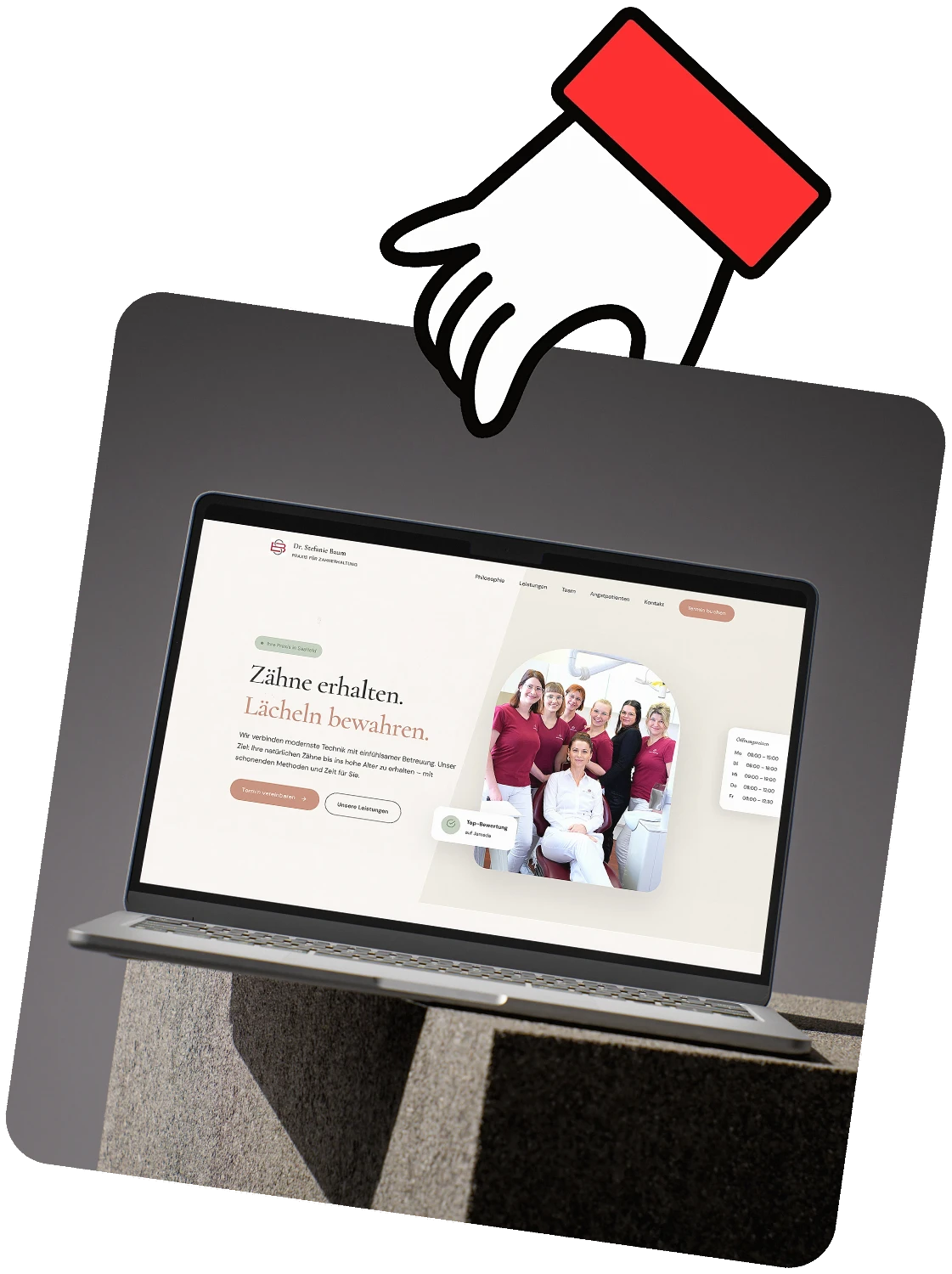 Website für Mike Shay auf einem MacBook, von einer Hand gehalten